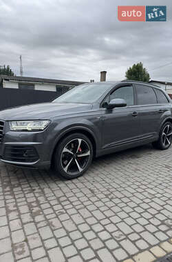 Позашляховик / Кросовер Audi Q7 2017 в 