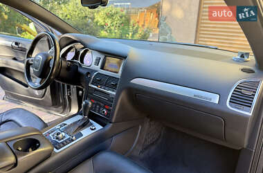 Позашляховик / Кросовер Audi Q7 2011 в 