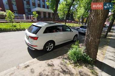 Позашляховик / Кросовер Audi Q7 2020 в 