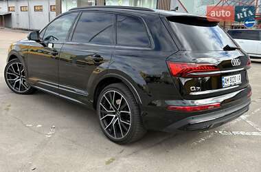 Позашляховик / Кросовер Audi Q7 2020 в 