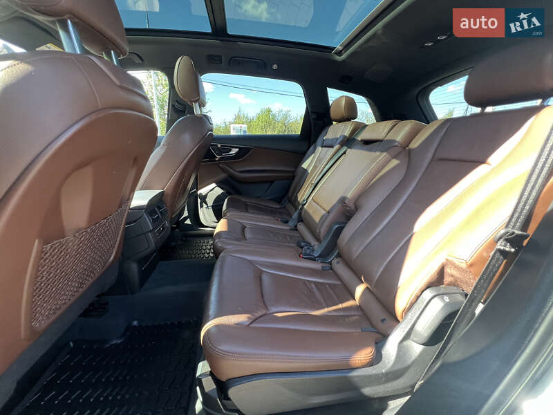 Позашляховик / Кросовер Audi Q7 2016 в Стрию