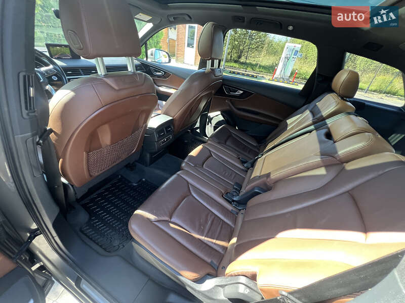 Позашляховик / Кросовер Audi Q7 2016 в Стрию