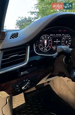 Внедорожник / Кроссовер Audi Q7 2016 в 