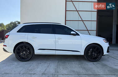 Позашляховик / Кросовер Audi Q7 2020 в 