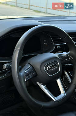 Позашляховик / Кросовер Audi Q7 2020 в 