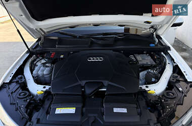 Позашляховик / Кросовер Audi Q7 2020 в 