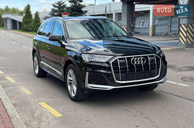 Позашляховик / Кросовер Audi Q7 2020 в 