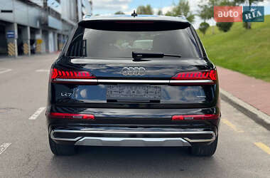 Позашляховик / Кросовер Audi Q7 2020 в 