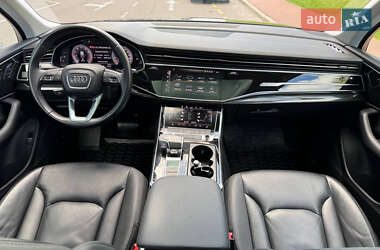 Позашляховик / Кросовер Audi Q7 2020 в 