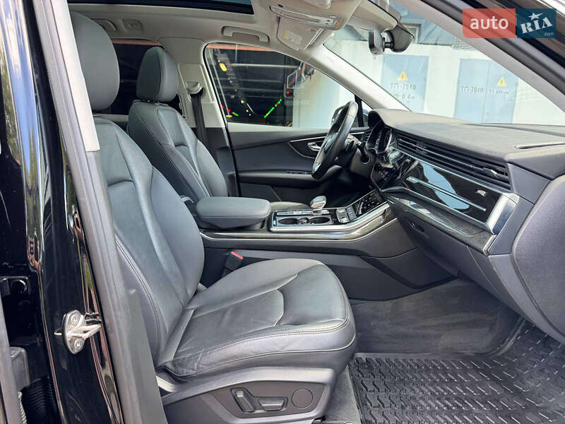 Позашляховик / Кросовер Audi Q7 2020 в Києві