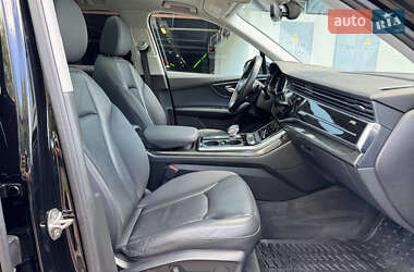 Позашляховик / Кросовер Audi Q7 2020 в 