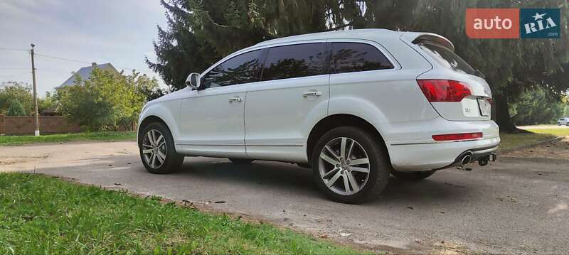 Позашляховик / Кросовер Audi Q7 2015 в Дубні