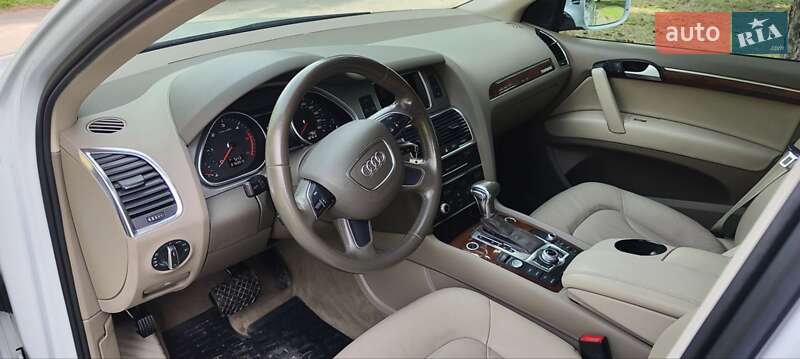 Позашляховик / Кросовер Audi Q7 2015 в Дубні