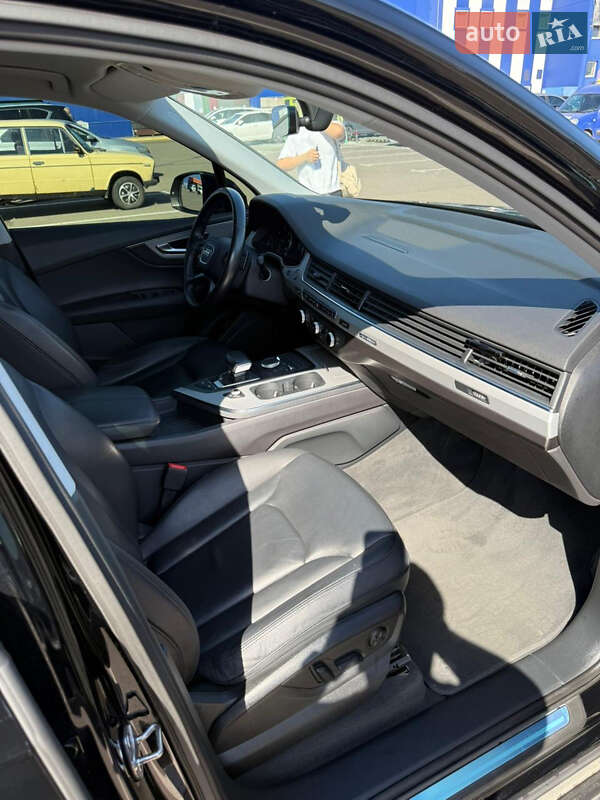 Внедорожник / Кроссовер Audi Q7 2017 в Мукачево