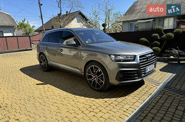 Позашляховик / Кросовер Audi Q7 2015 в 