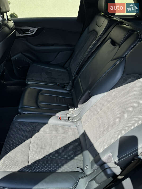 Внедорожник / Кроссовер Audi Q7 2015 в Стрые