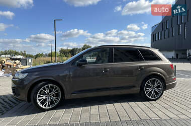 Позашляховик / Кросовер Audi Q7 2016 в 