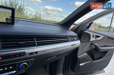 Позашляховик / Кросовер Audi Q7 2016 в 
