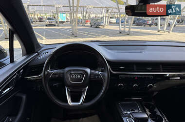 Внедорожник / Кроссовер Audi Q7 2017 в 