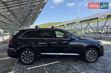 Внедорожник / Кроссовер Audi Q7 2017 в 