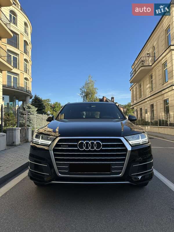 Позашляховик / Кросовер Audi Q7 2018 в Києві