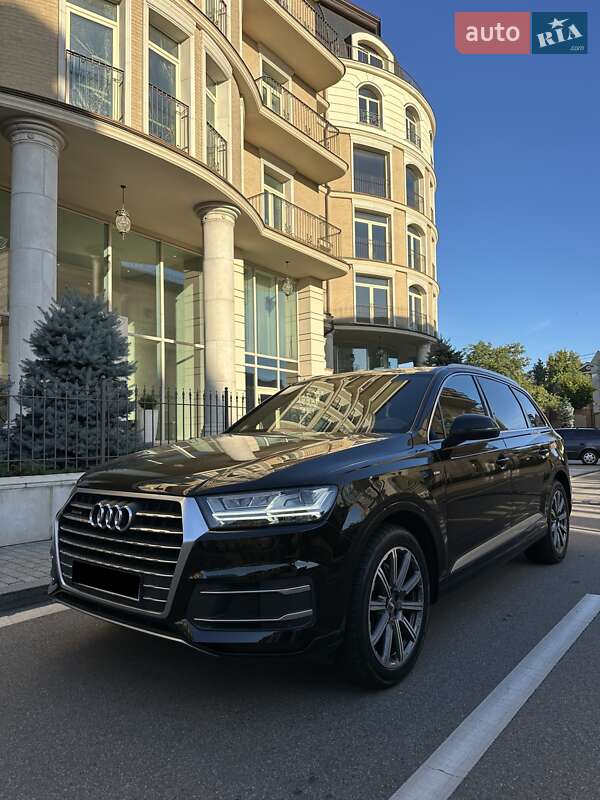 Позашляховик / Кросовер Audi Q7 2018 в Києві