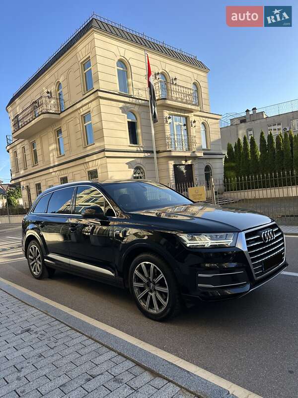 Позашляховик / Кросовер Audi Q7 2018 в Києві