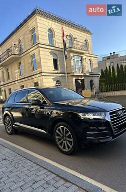 Позашляховик / Кросовер Audi Q7 2018 в 