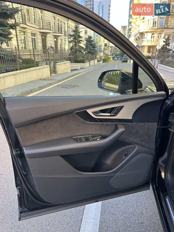 Позашляховик / Кросовер Audi Q7 2018 в Києві