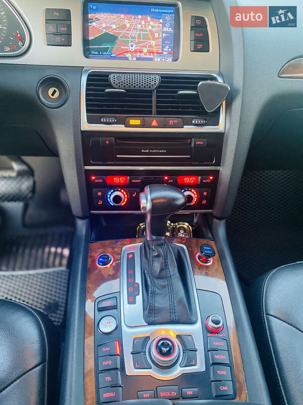 Позашляховик / Кросовер Audi Q7 2013 в Конотопі