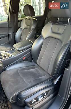 Позашляховик / Кросовер Audi Q7 2018 в 