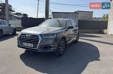 Внедорожник / Кроссовер Audi Q7 2016 в 