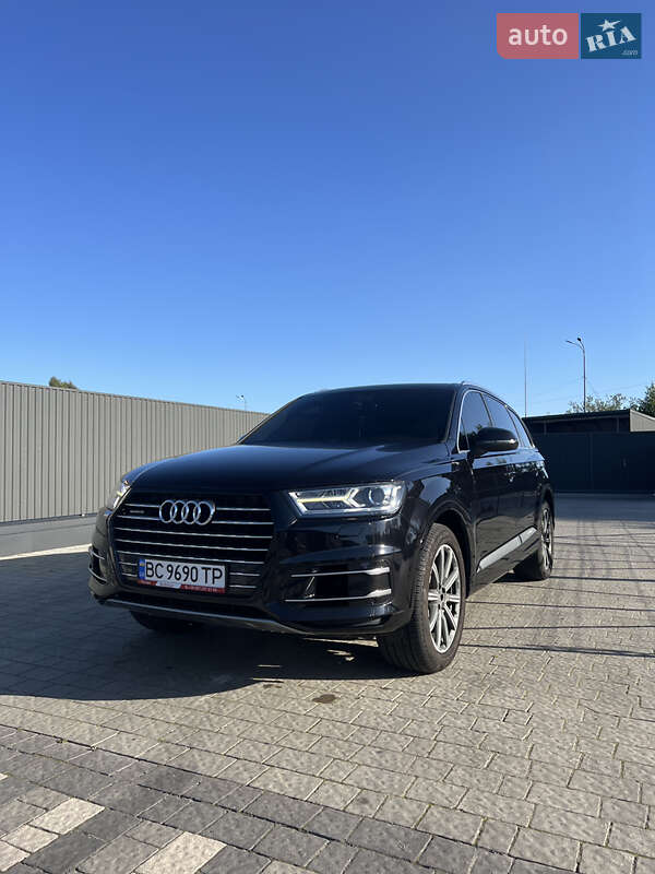 Позашляховик / Кросовер Audi Q7 2017 в 