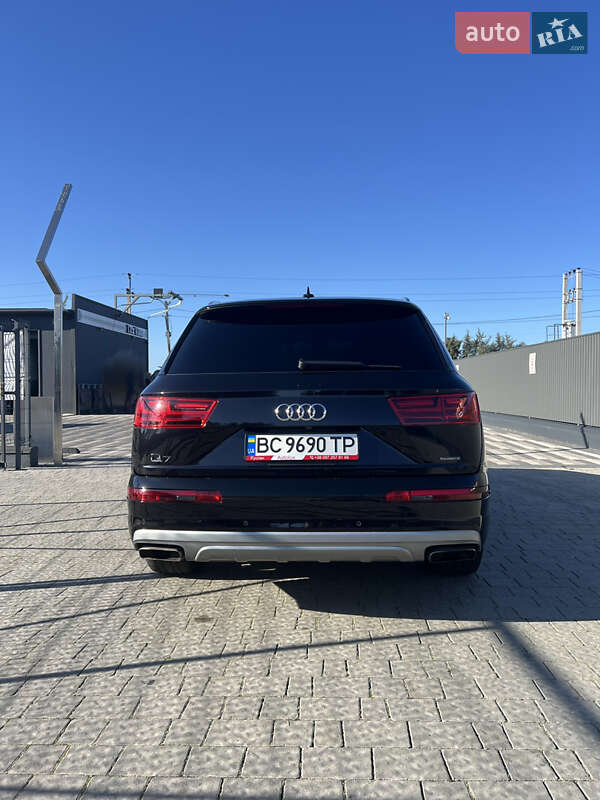 Позашляховик / Кросовер Audi Q7 2017 в Городку
