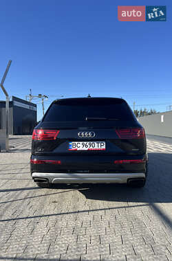 Позашляховик / Кросовер Audi Q7 2017 в 