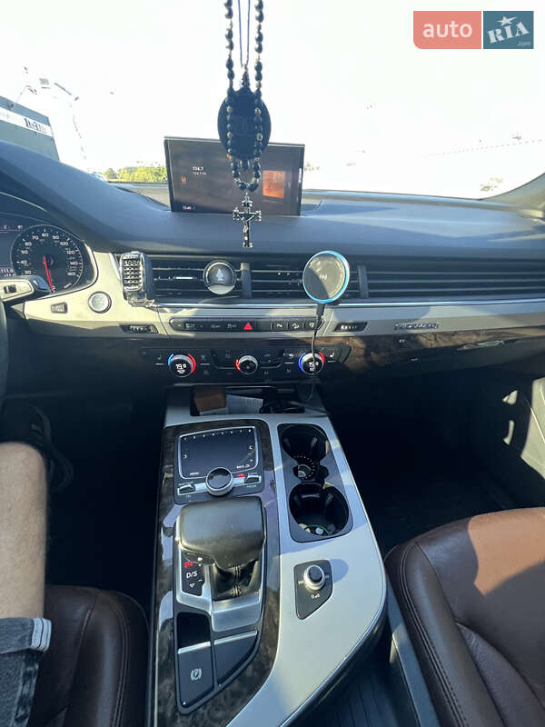 Позашляховик / Кросовер Audi Q7 2017 в Городку