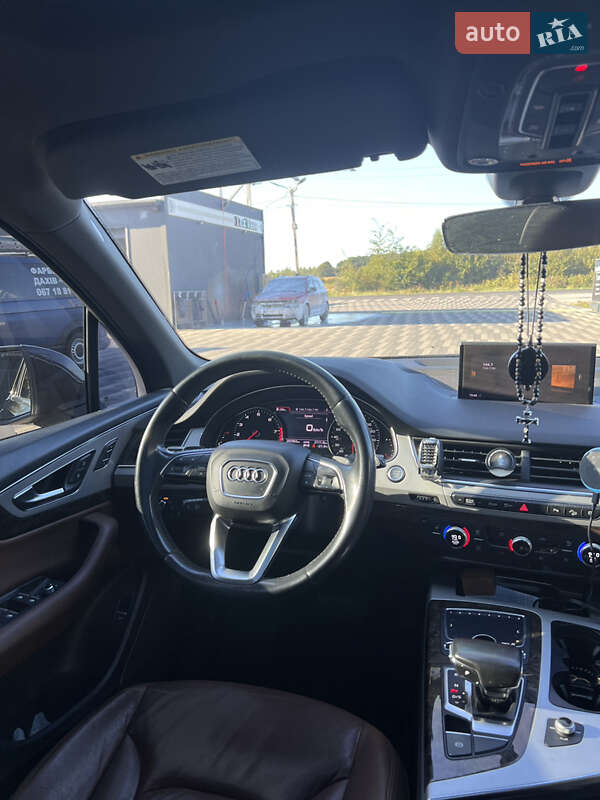 Позашляховик / Кросовер Audi Q7 2017 в Городку