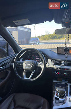 Позашляховик / Кросовер Audi Q7 2017 в 