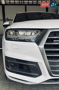 Позашляховик / Кросовер Audi Q7 2016 в 