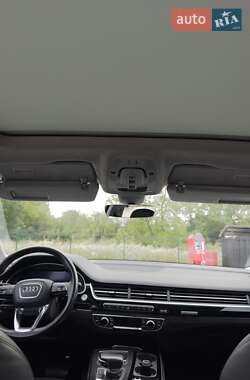 Позашляховик / Кросовер Audi Q7 2018 в 