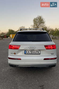 Внедорожник / Кроссовер Audi Q7 2017 в 