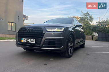 Внедорожник / Кроссовер Audi Q7 2015 в 