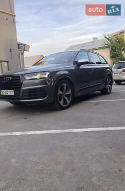 Внедорожник / Кроссовер Audi Q7 2015 в 