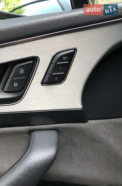 Внедорожник / Кроссовер Audi Q7 2015 в 