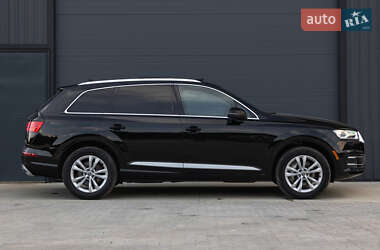 Внедорожник / Кроссовер Audi Q7 2016 в 