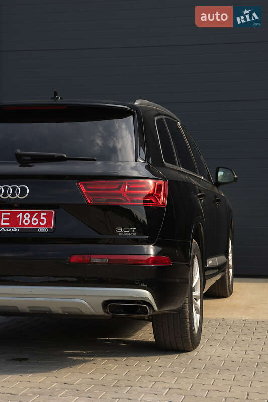 Внедорожник / Кроссовер Audi Q7 2016 в Дубно