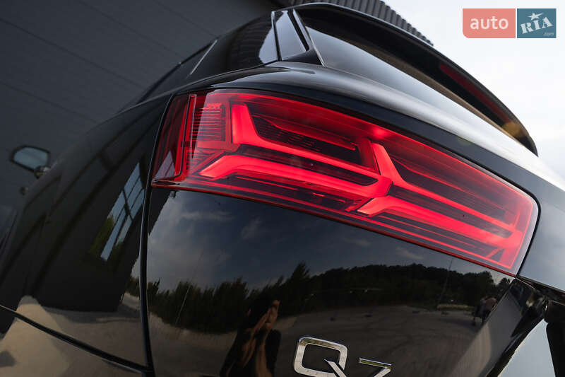 Внедорожник / Кроссовер Audi Q7 2016 в Дубно