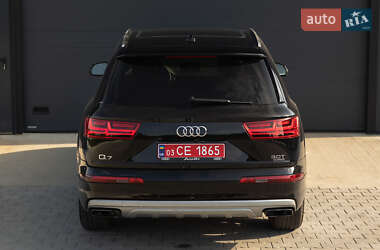 Внедорожник / Кроссовер Audi Q7 2016 в 
