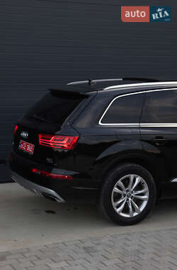 Внедорожник / Кроссовер Audi Q7 2016 в 