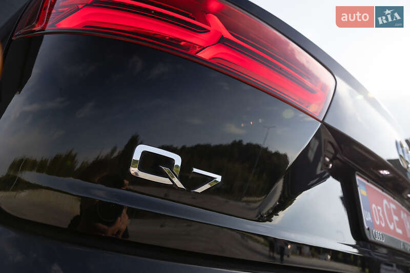 Внедорожник / Кроссовер Audi Q7 2016 в Дубно